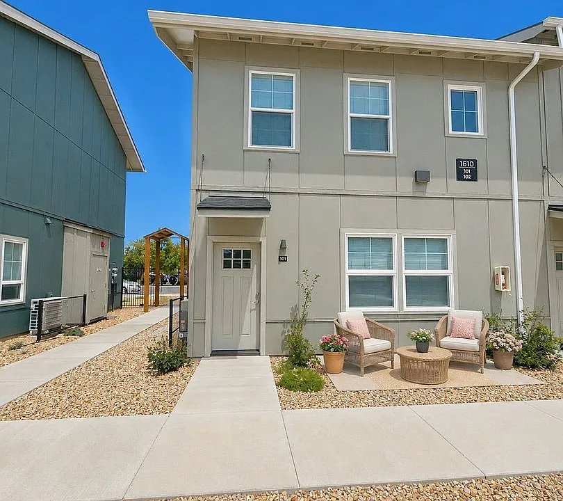 1610 SW Juniper Ave #101