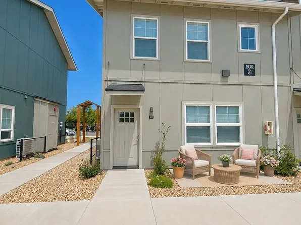 1610 SW Juniper Ave #101, Redmond, OR 97756