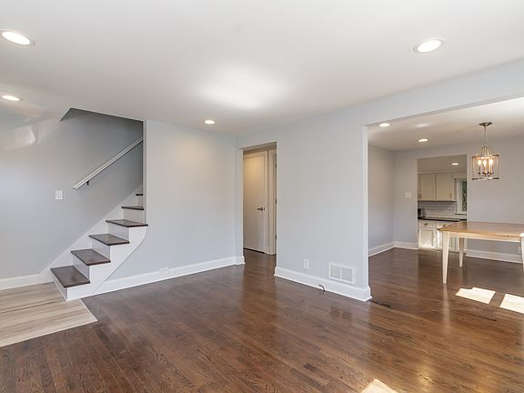 4th image of 40 Chatham Dr