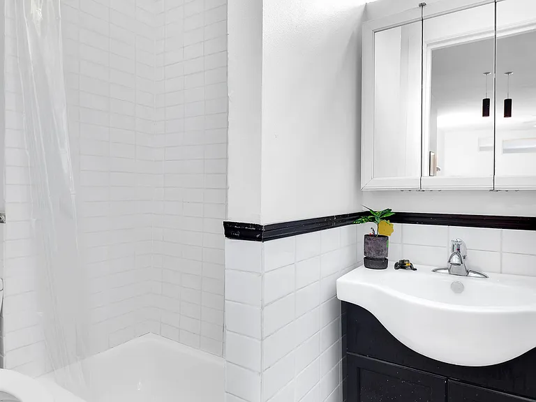 638 Grand St #2 — Photo 7