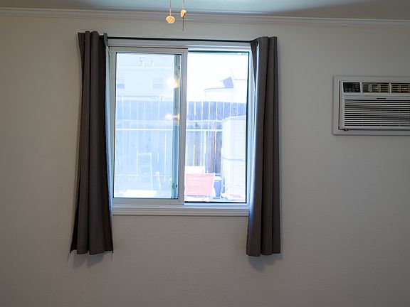 5th image of 974 Harliss Ave #3
