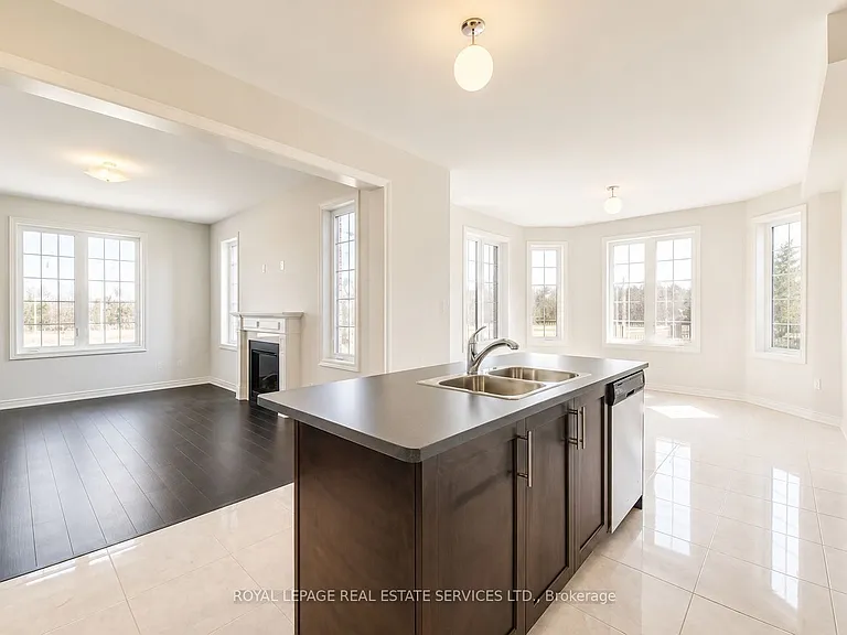 539 Settlers Rd W — Photo 6