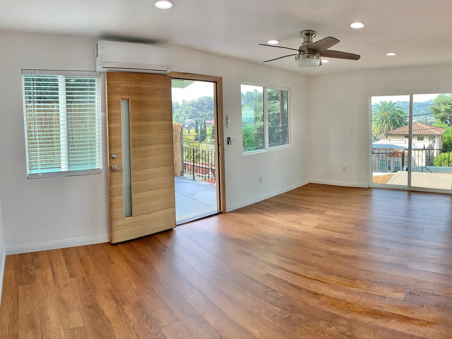 2 bed, 850 sqft, $4,200 — Photo 3
