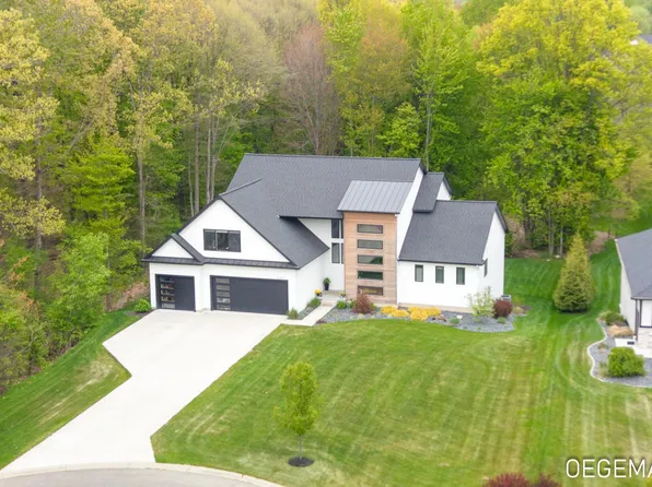 5391 Eaglepass Dr, Hudsonville, MI 49426