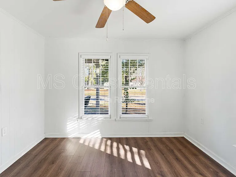 20 Martha Ave — Photo 19