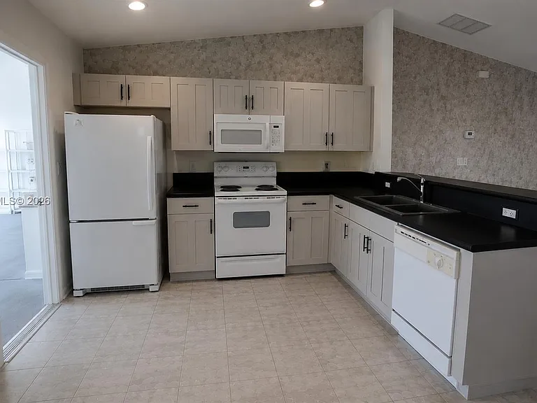 547 High Hawk Cir — Photo 8