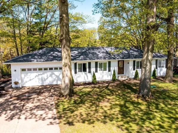 700 Lee Ct, Vermilion, OH 44089