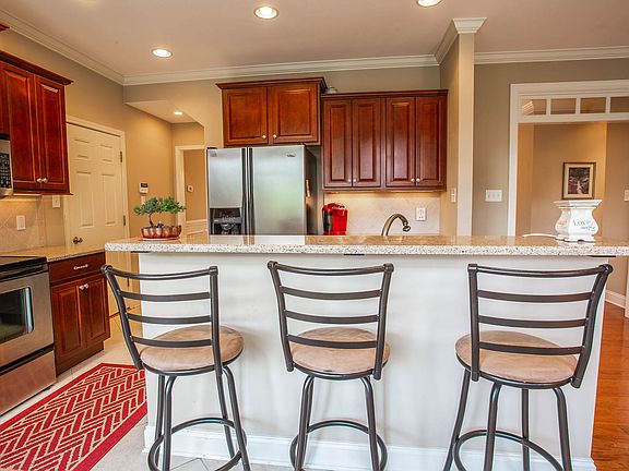 5th image of 606 Rockwell Farm Ln
