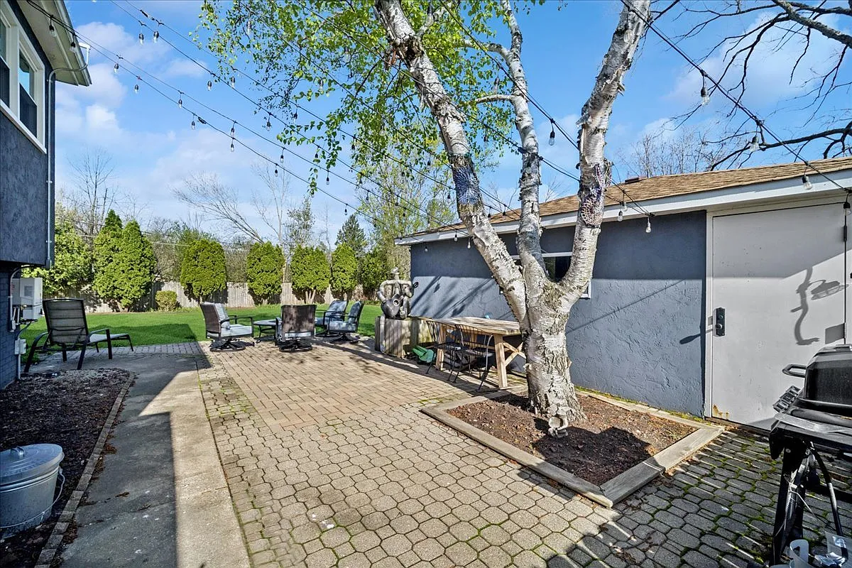 3 bed, 1873 sqft, $4,500 — Photo 3