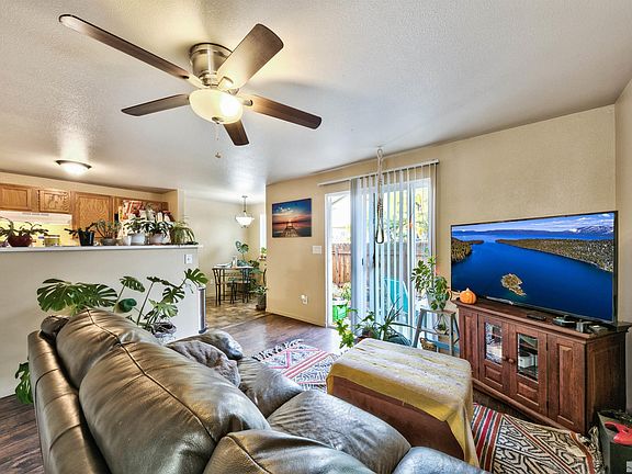4th image of 4010-4016 Village Dr