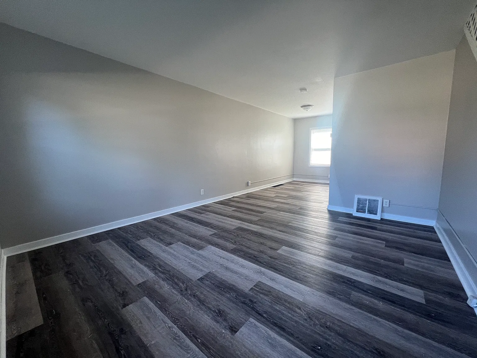 2 bed, 864 sqft, $895 — Photo 2
