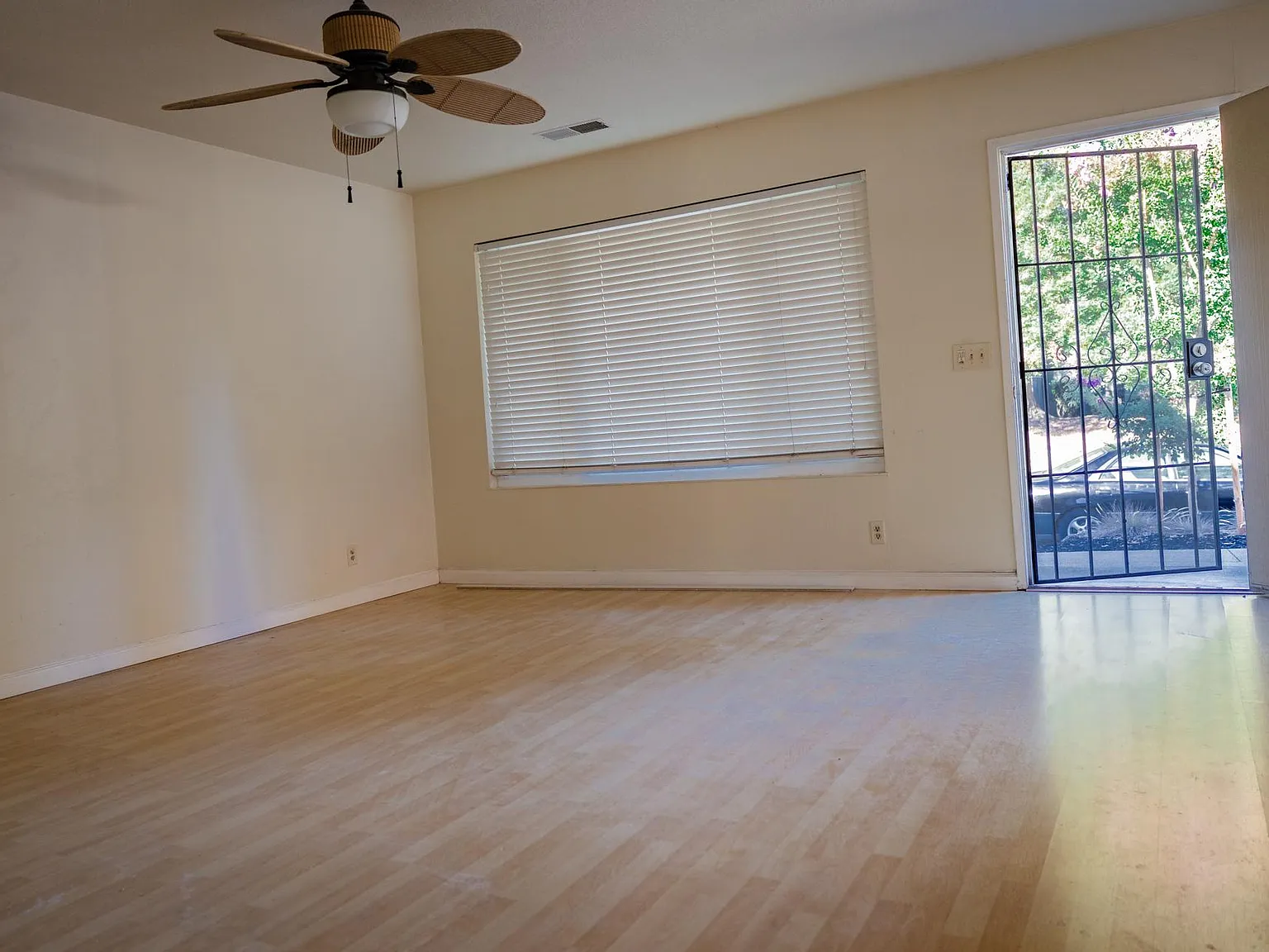 2 bed, 954 sqft, $2,700 — Photo 4