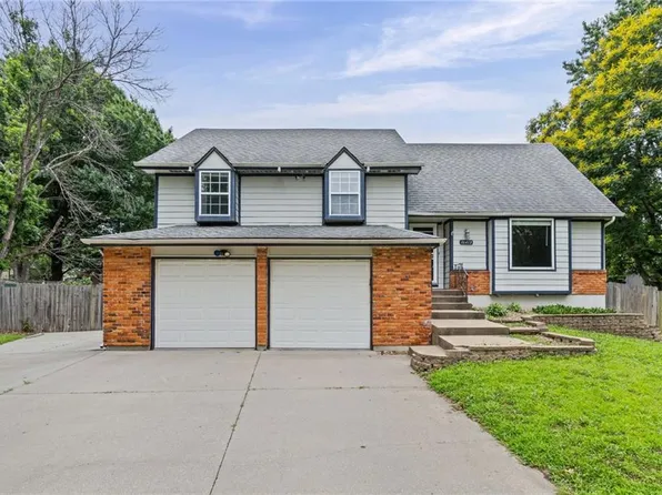 16413 W 139th Cir, Olathe, KS 66062