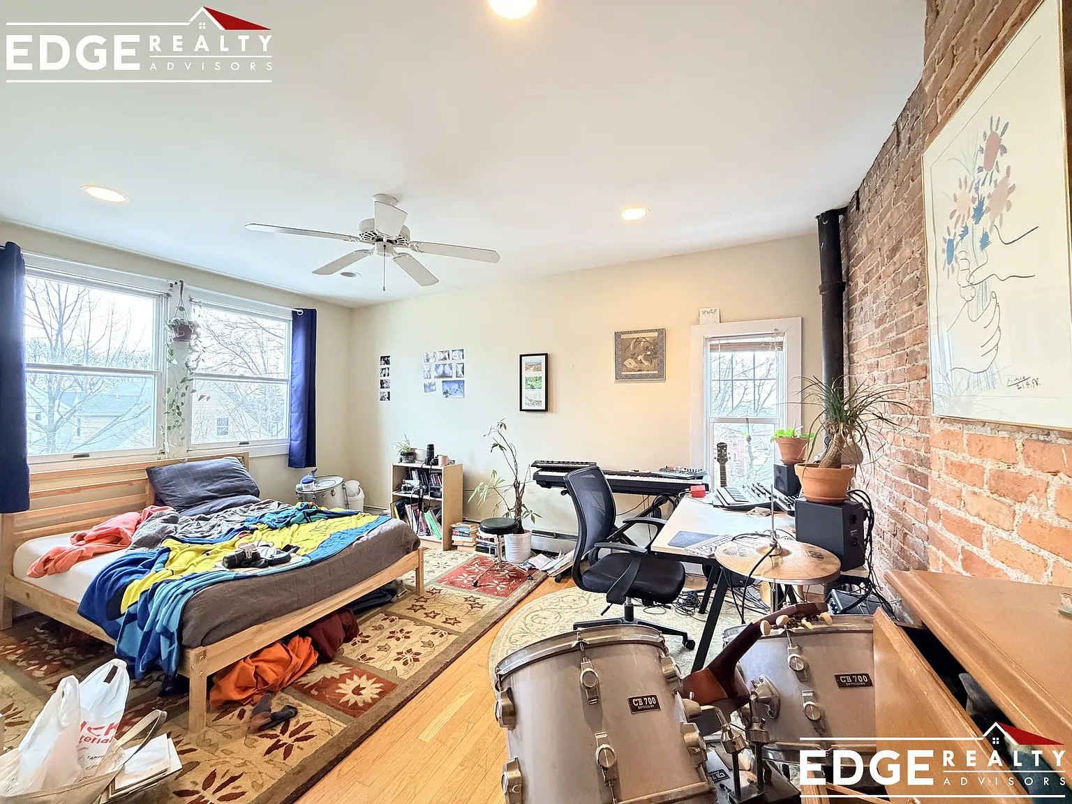 5 bed, 2500 sqft, $5,875 — Photo 2