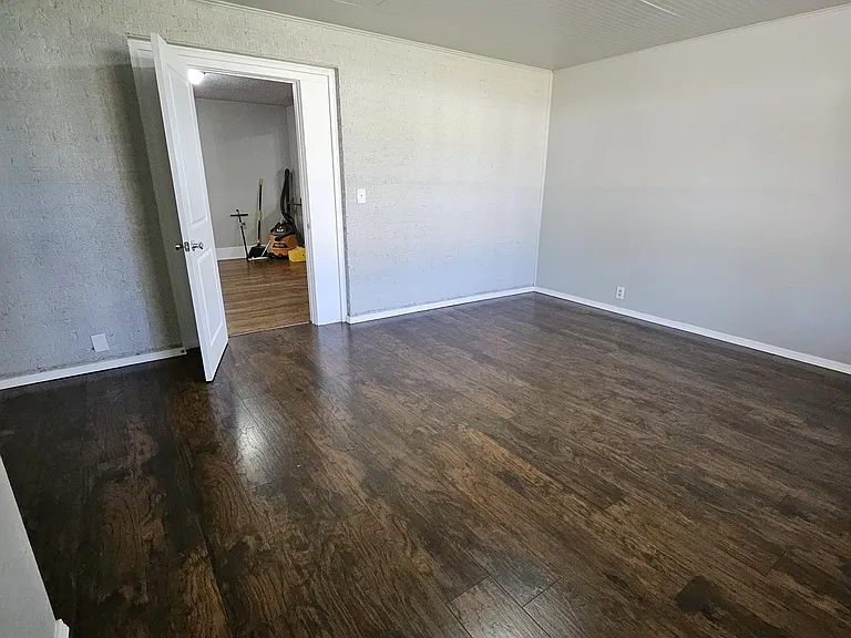 1527 NW 43rd St — Photo 5