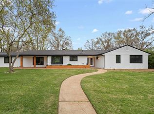 1 Larkdale Dr, Saint Louis, MO 63124