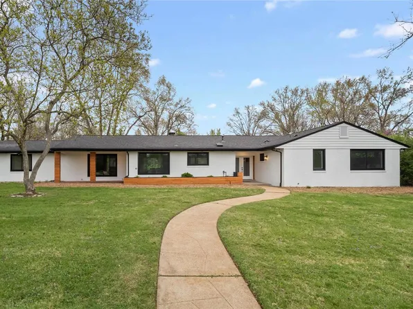 1 Larkdale Dr, Saint Louis, MO 63124