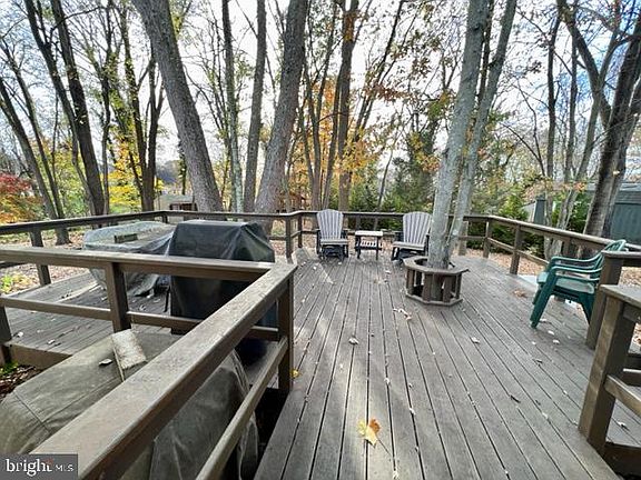 3rd image of 2300 Manor Cir