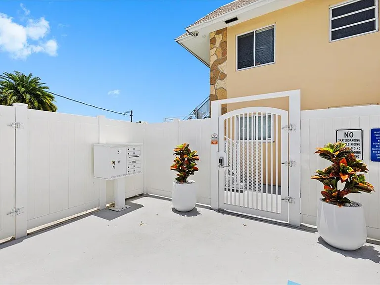 1905 Lake Worth Rd — Photo 18