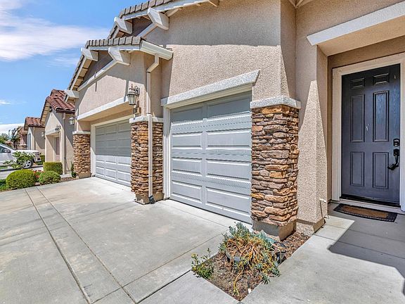 4th image of 302 American Falls Drive