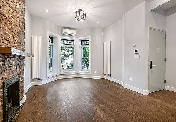 4th image of 832 Lincoln Pl #1