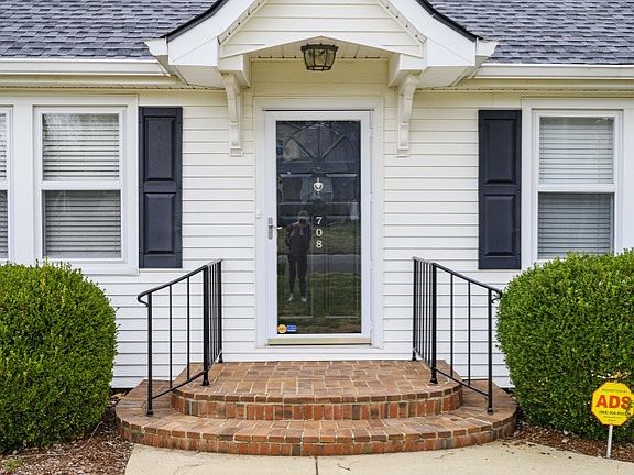 2nd image of 708 W Kingwood Dr