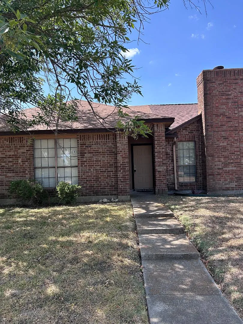 738 Lemons St. — Photo 1