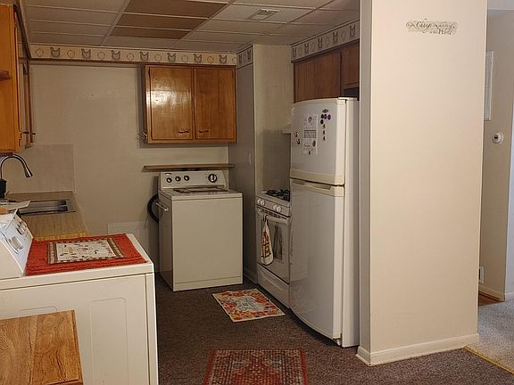 5th image of 320 Ballentine Ave