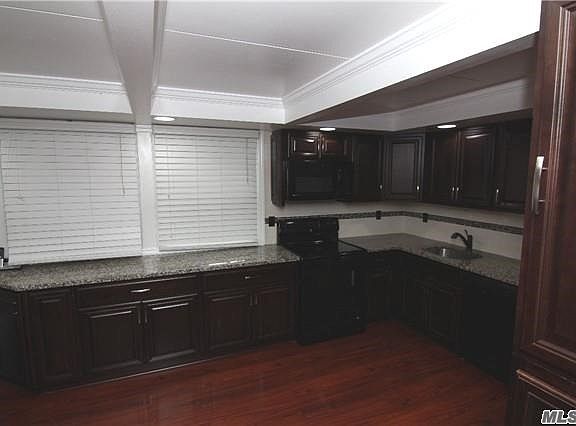 3rd image of 110 Scotchpine Dr