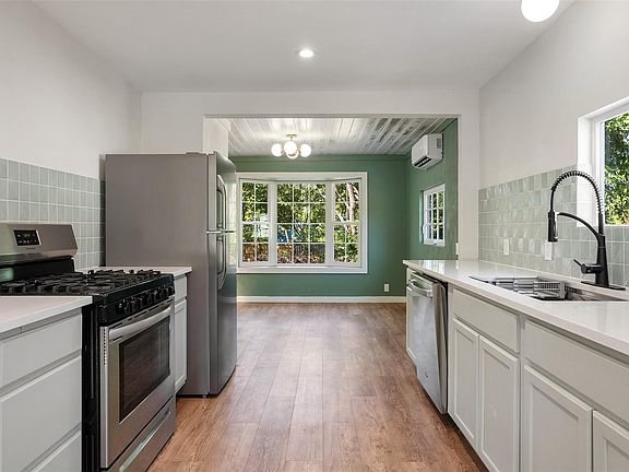 5th image of 1176 Graham St