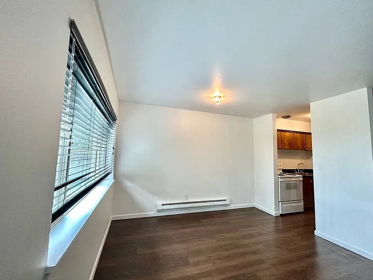 Bayview Apartments — Photo 39