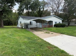 606 E 1st St, Uhrichsville, OH 44683