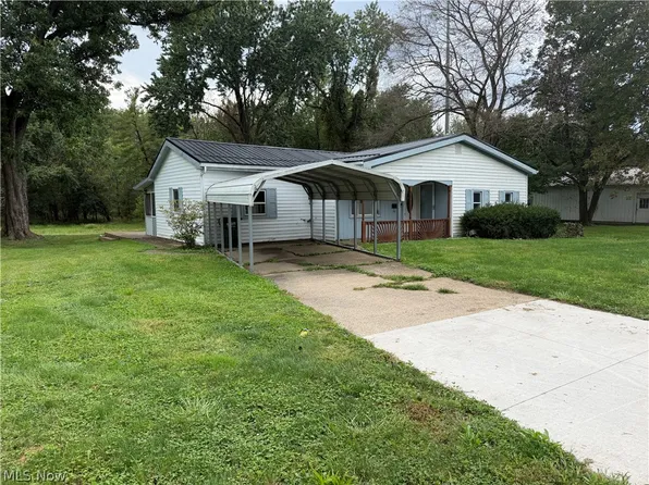 606 E 1st St, Uhrichsville, OH 44683