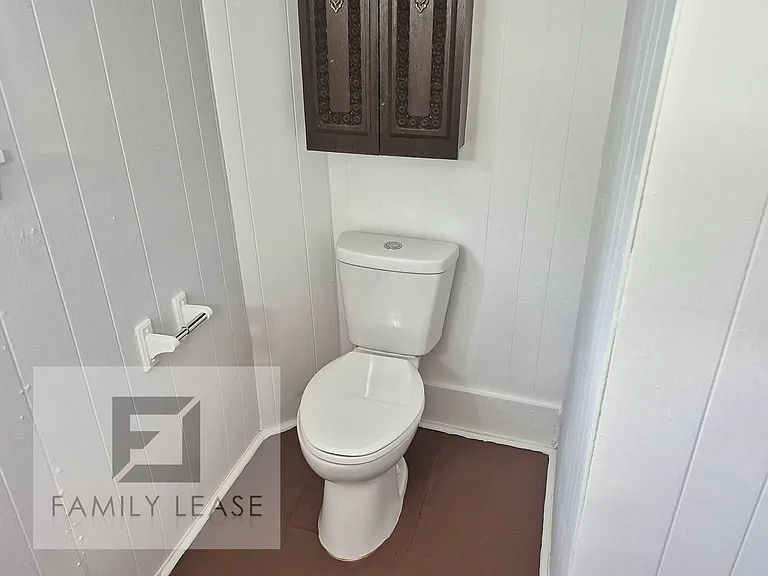 806 Morton St — Photo 32