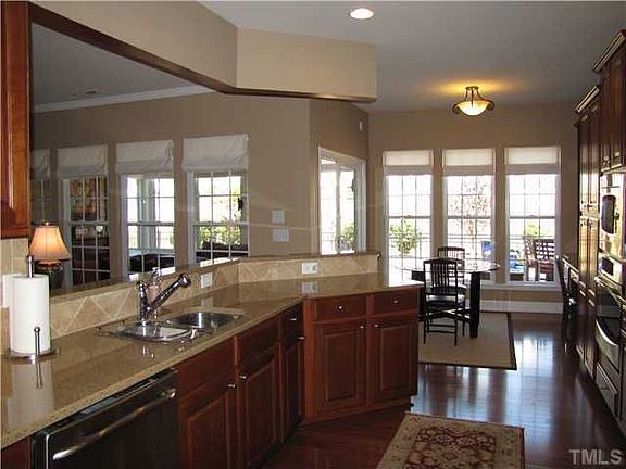 Kitchen & Breakfast