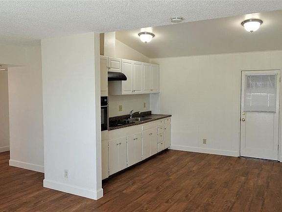 4th image of 6266 N Glenn Ave