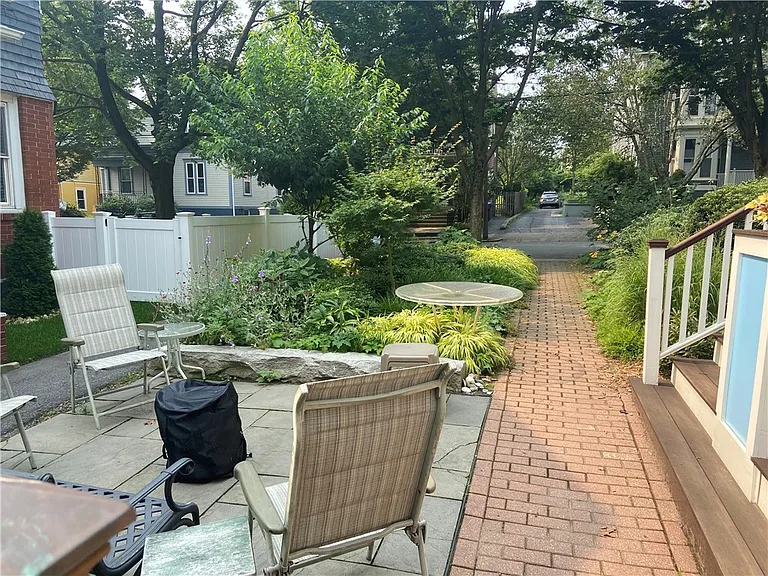 60 Forest St — Photo 2