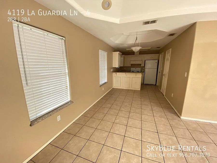 "Charming 2-Bed, 2-Bath Retreat in Edinburg - Spacious 958 Sq Ft Haven!" — Photo 4