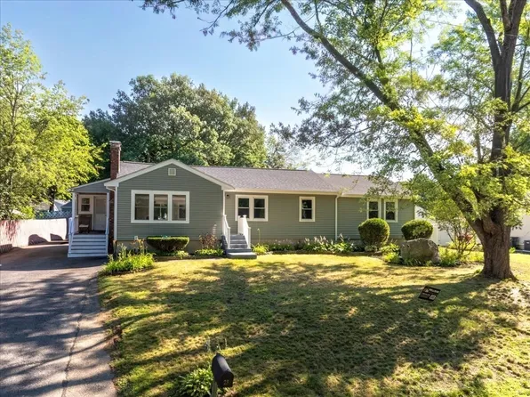 23 Taunton St, Bellingham, MA 02019