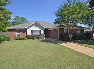 465 River Oaks Dr, Wetumpka, AL 36092