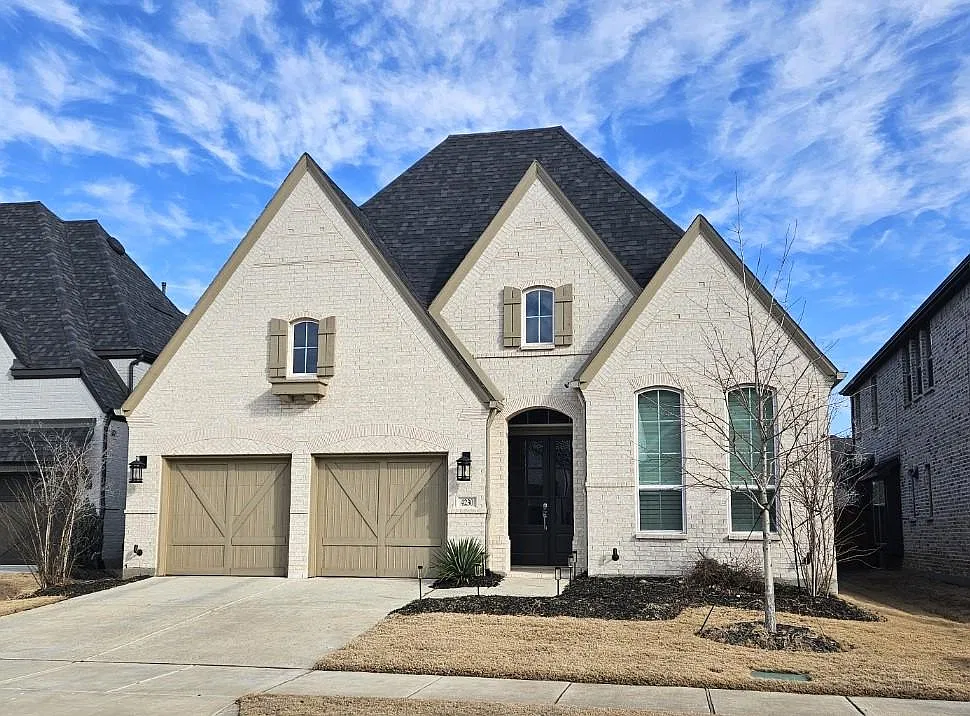 4 bed, 2323 sqft, $4,295 — Photo 1