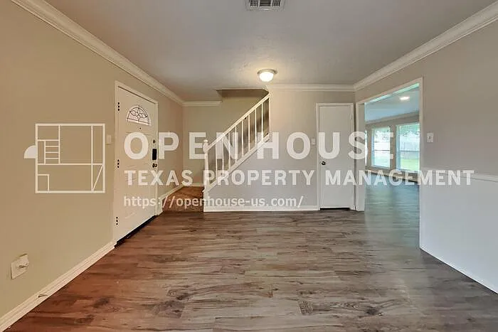 4 bed, 2.5 bath, 1968 sqft, $2,000 — Photo 3