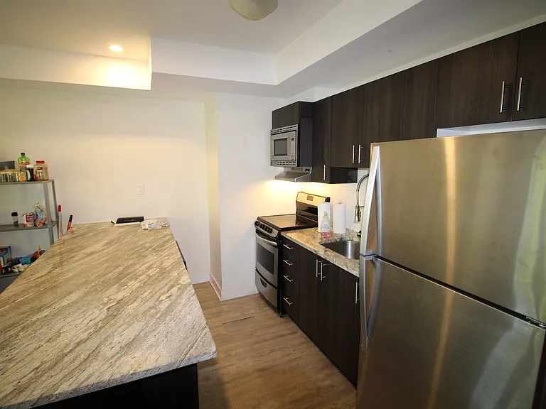424 Nelson St #2 — Photo 3