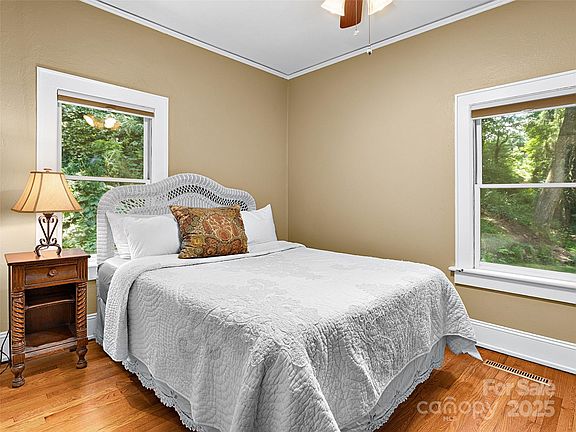 5th image of 24 Shelton St