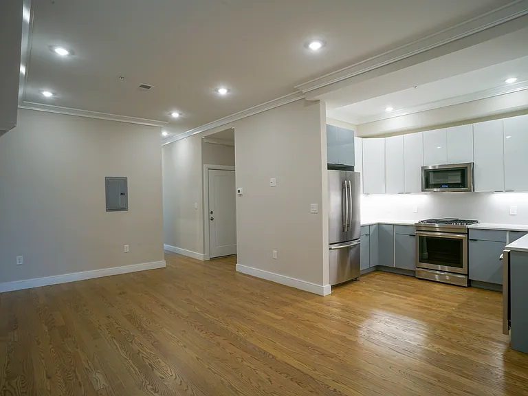 464 Sumner St #2 — Photo 9