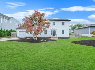 14 Noble St, Blue Point, NY 11715