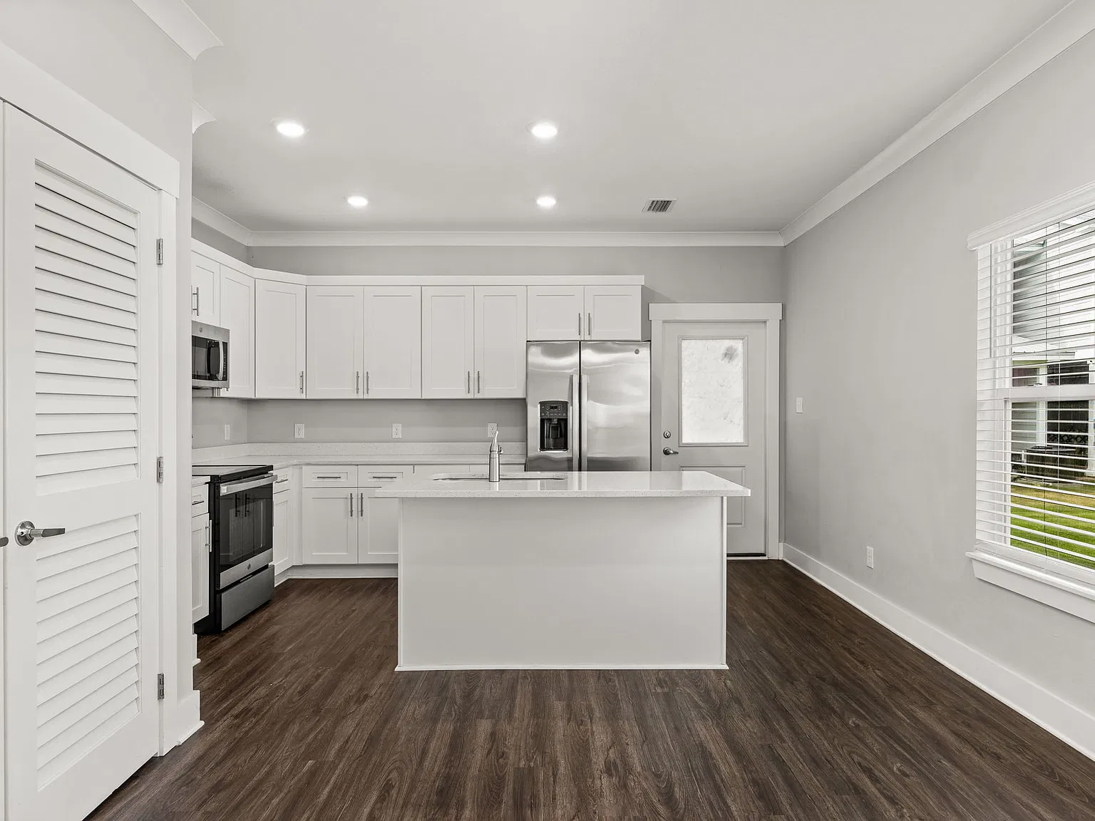 3 bed, 2.5 bath, 1512 sqft, $1,750 — Photo 4