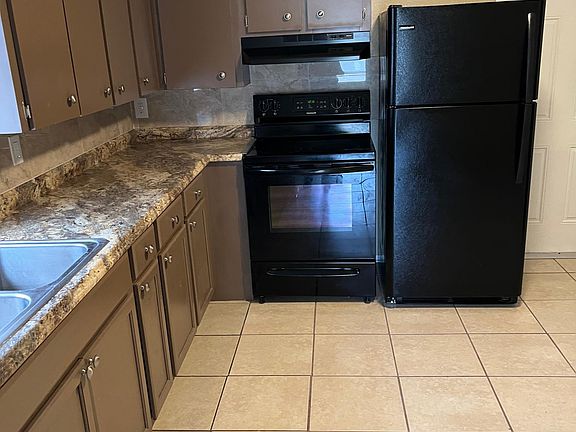 5th image of 702 E Garden St #4