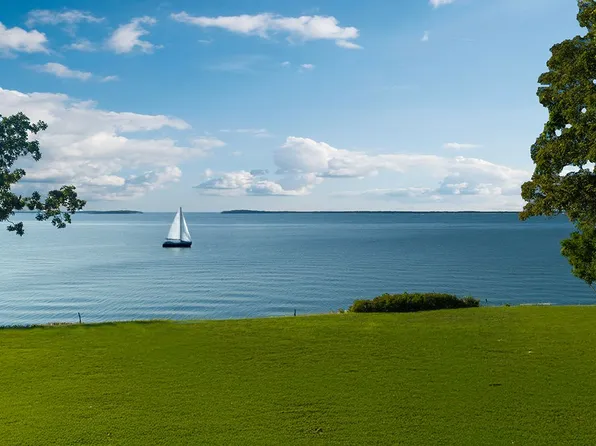 45 Scrimshaw Dr, Southampton, NY 11968