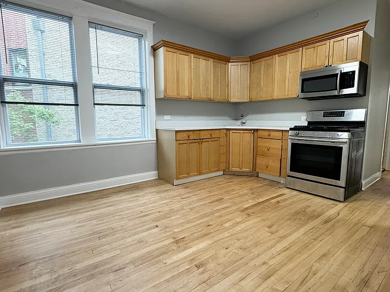 2241 W Cortland St #2 — Photo 2